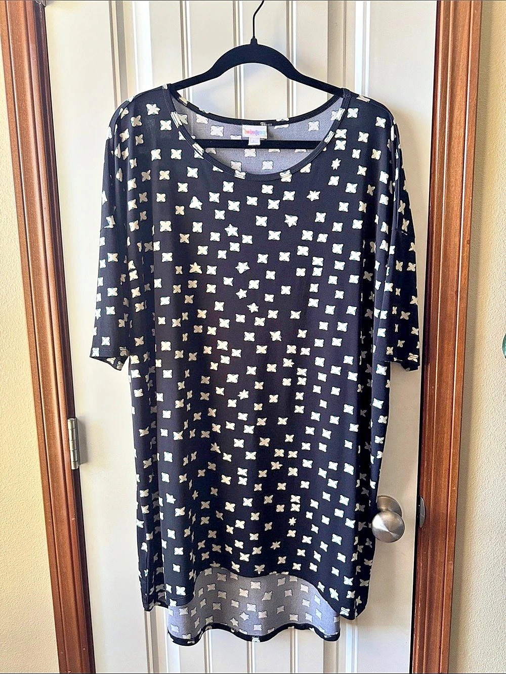 Lularoe Irma Butterfly Print Tunic in Black & White Size Medium Like New